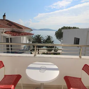 3* Pensión Elena